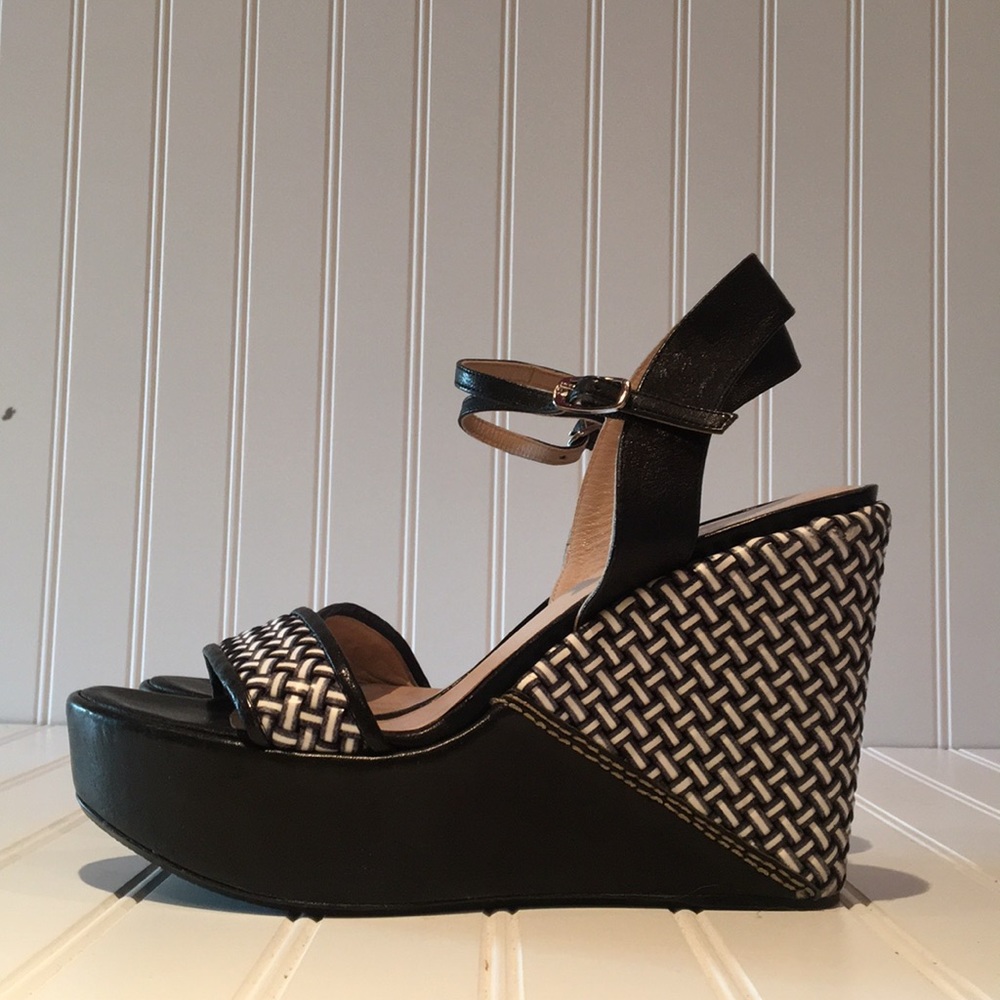 Stuart Weitzman Black & White Wedges sz 7.5